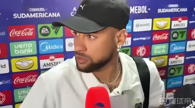 内马尔对球迷喷垃圾话：小胖子你该多练练；我为桑托斯拼尽全力