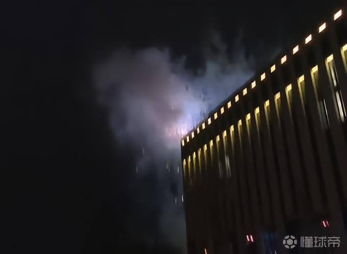 德媒：皇马球员被安排在酒店后部且有隔音玻璃，烟花干扰不大