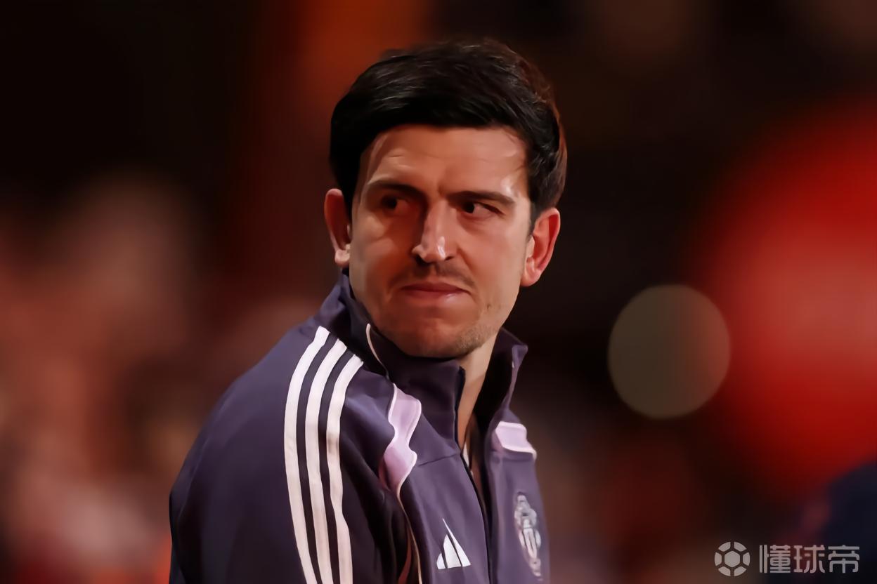 TA：马奎尔因辱骂第四官员，被追加停赛一场无缘对阵切尔西