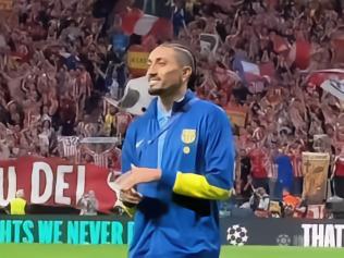 拉菲尼亚就手势道歉：那是紧张时刻的举动，回应一球迷对我不敬