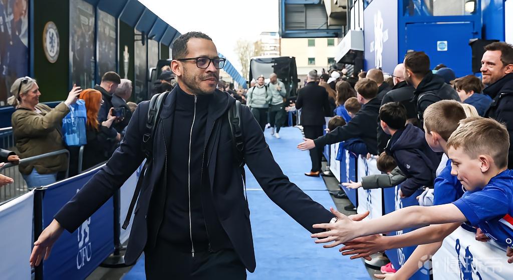 跟队：我预测罗塞尼尔继续执教蓝军，他没被告知今夏接受评估