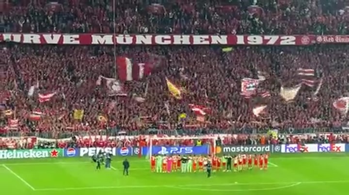 实拍拜仁众将与死忠球迷们的赛后狂欢