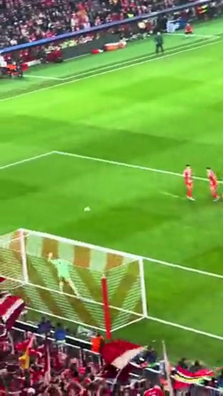 球迷视角欣赏下居莱尔任意球直挂死角