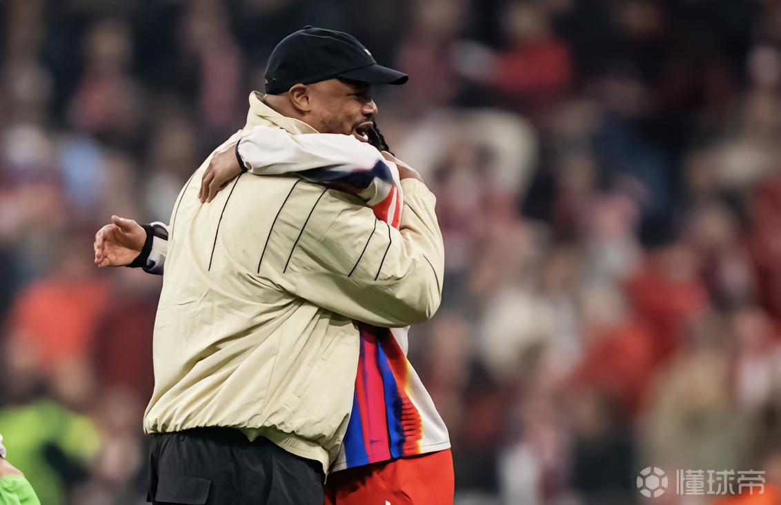 孔帕尼：感觉我们还能再进个球；我为球队多次扳回比分而骄傲