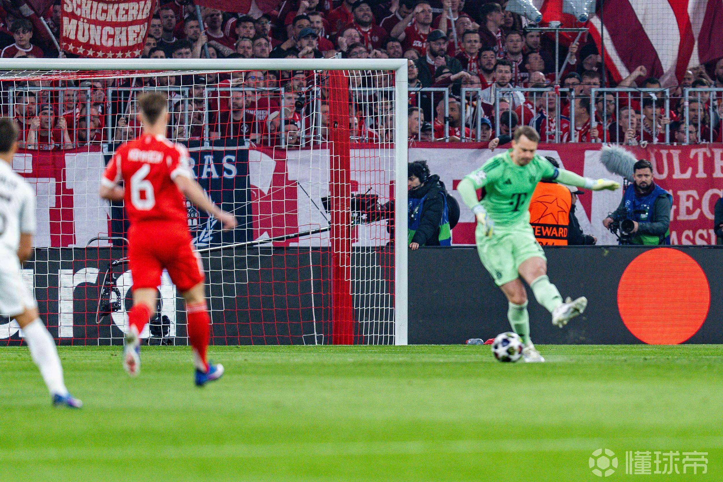 心态好，诺伊尔14年前开场25秒被斯坦吊门，但沙矿5-2大胜