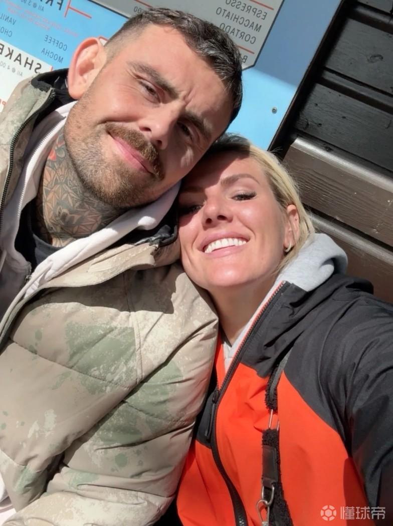 切尔西女足后卫布赖特社媒公开新恋情，新男友是网红理发师