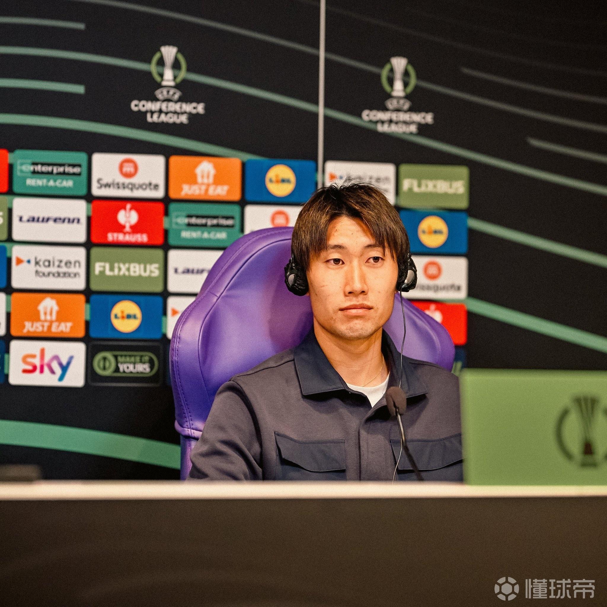 镰田大地：我和皮诺没啥交流，他英语不好，我英语也不算流利