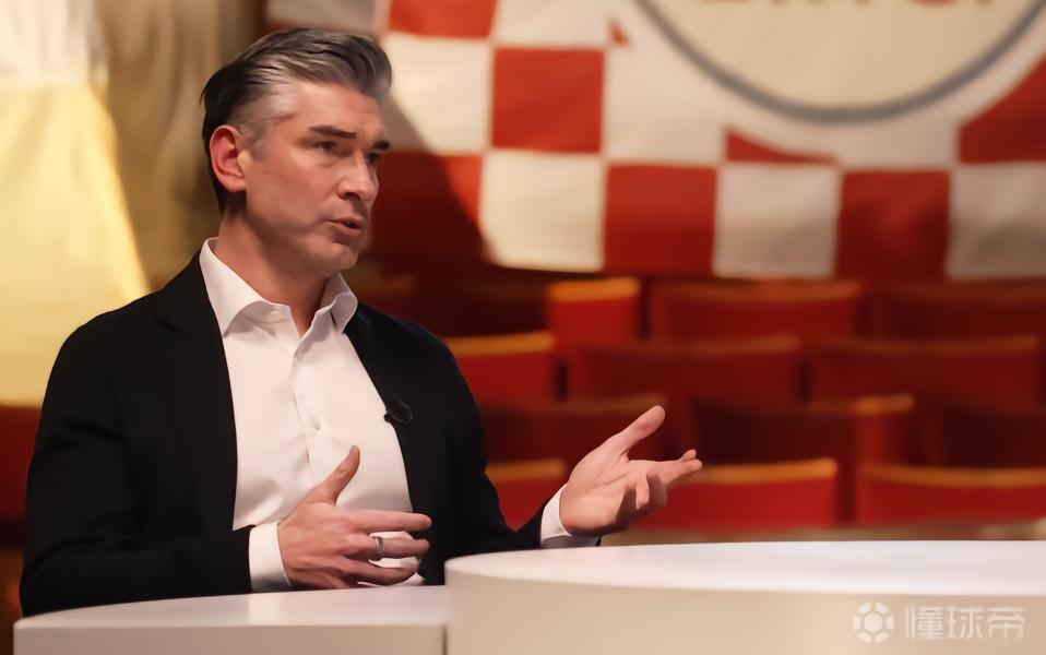 记者：利物浦体育总监理查德-休斯收到利雅得新月邀请