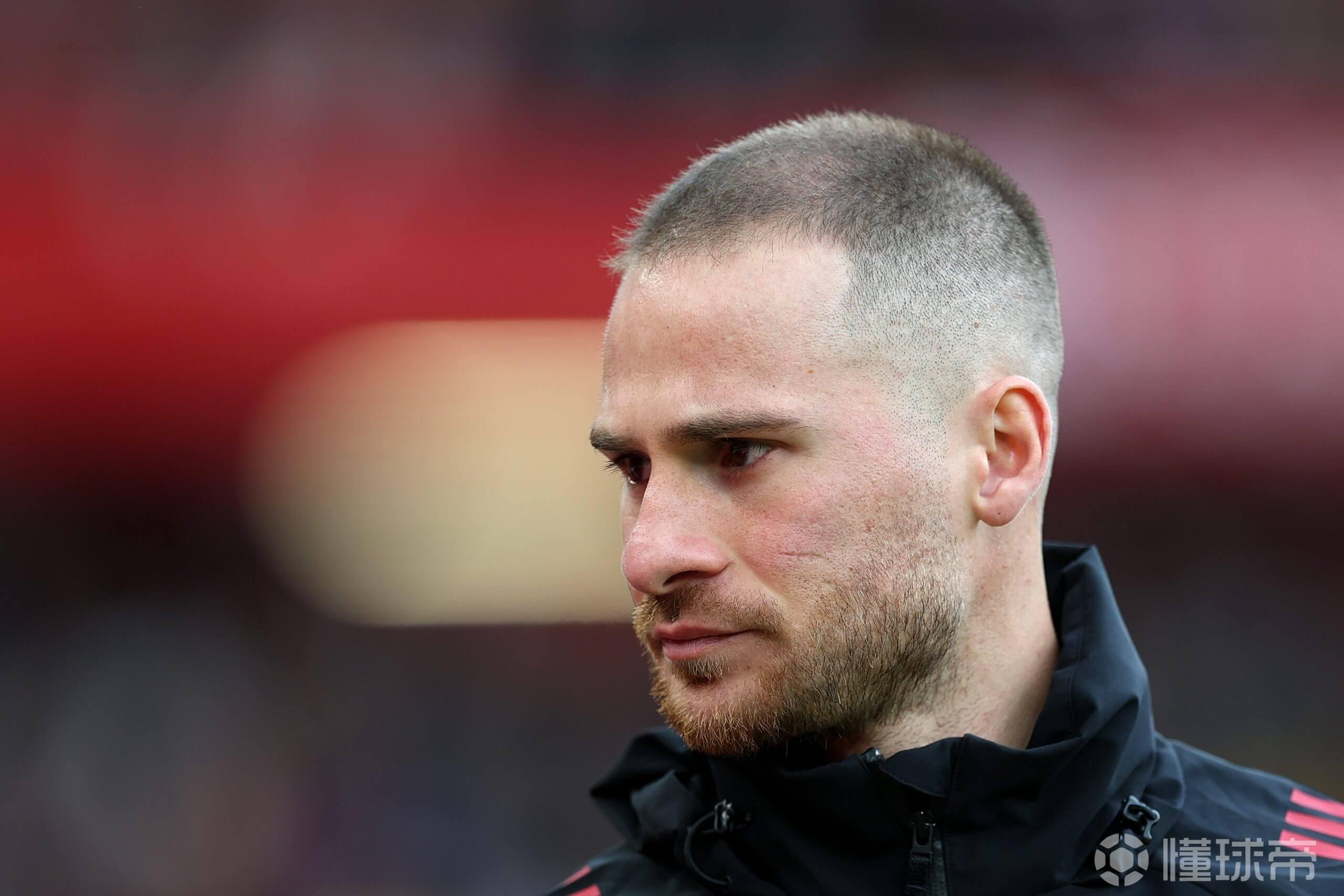 TA：利物浦需引进有强硬对抗的中场，寻萨拉赫接班人也很重要