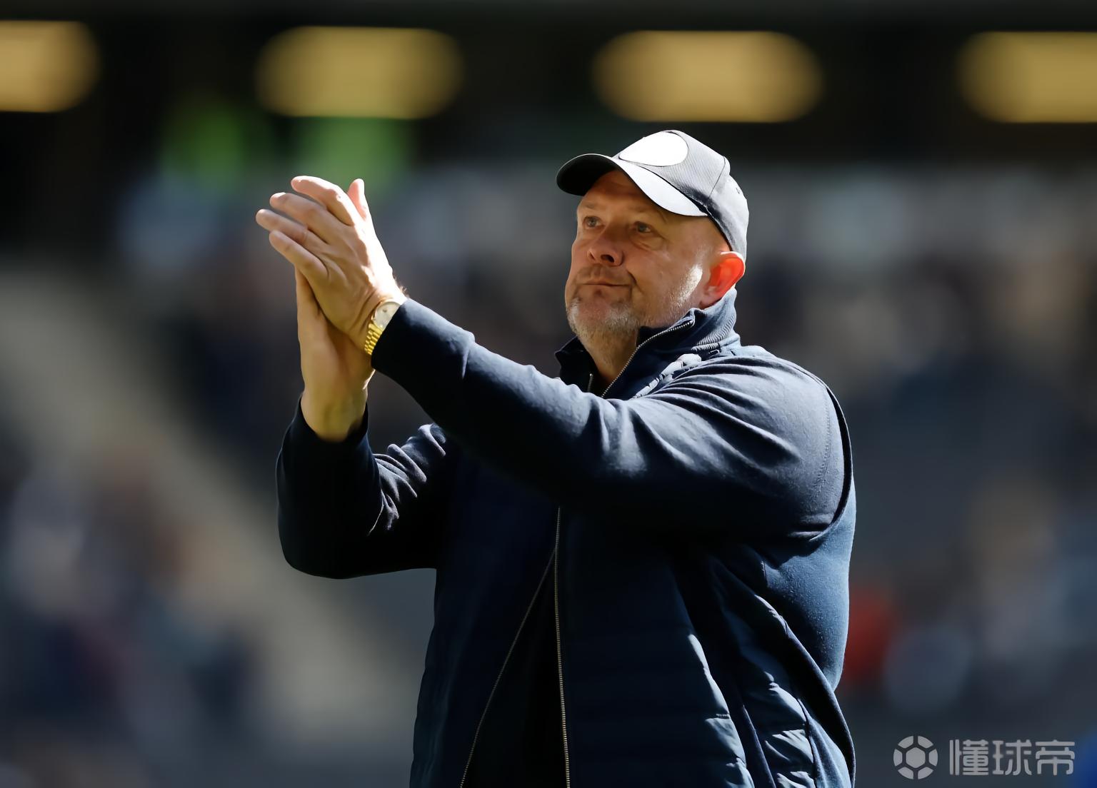 阿森纳前助教率布罗姆利冲击英甲，赢球即完成两连跳壮举