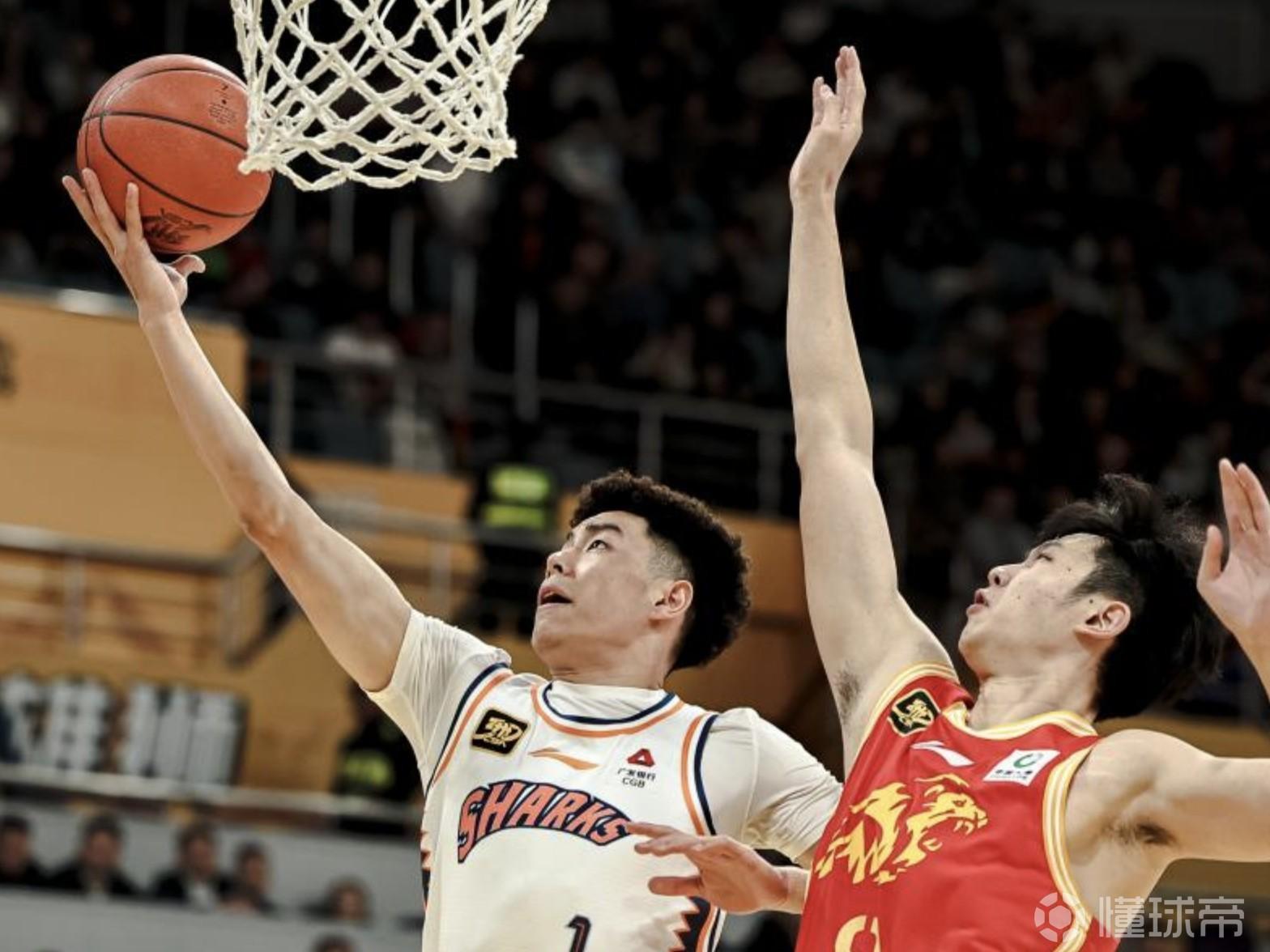 记者：阻拦李添荣与球迷互动者为场馆方负责人，非首钢俱乐部人员