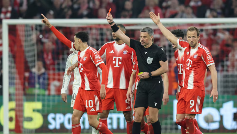 卡马文加争议红牌毁掉一场经典比赛，裁判判罚引发众怒？