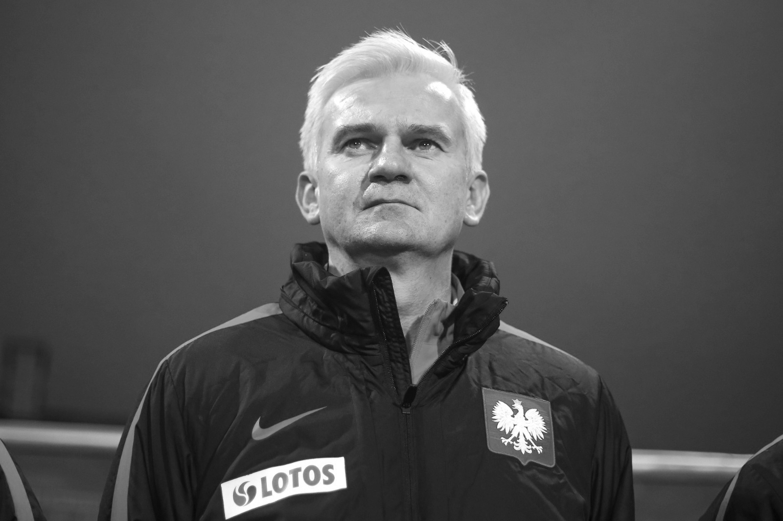 已故波兰助教马盖拉被追授勋章，乌尔班、莱万等人出席葬礼