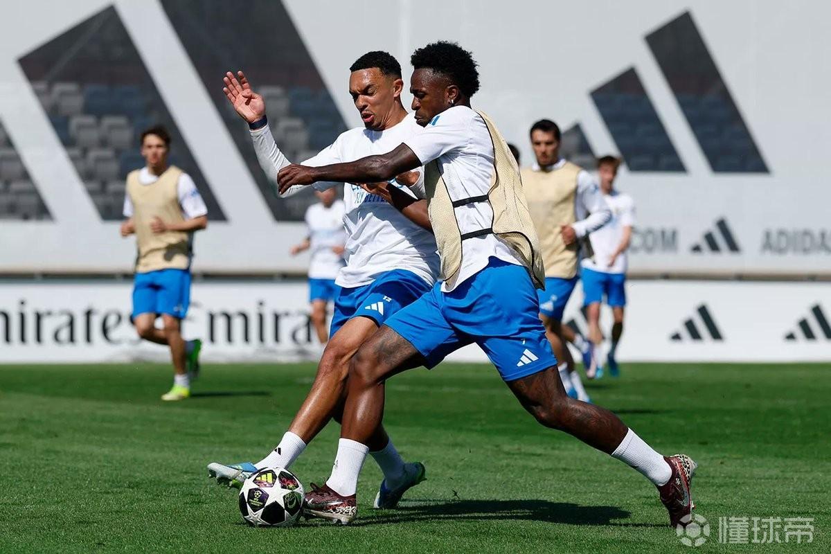 罗马诺：阿诺德今夏100%留队，老佛爷希望维尼修斯留队并续约