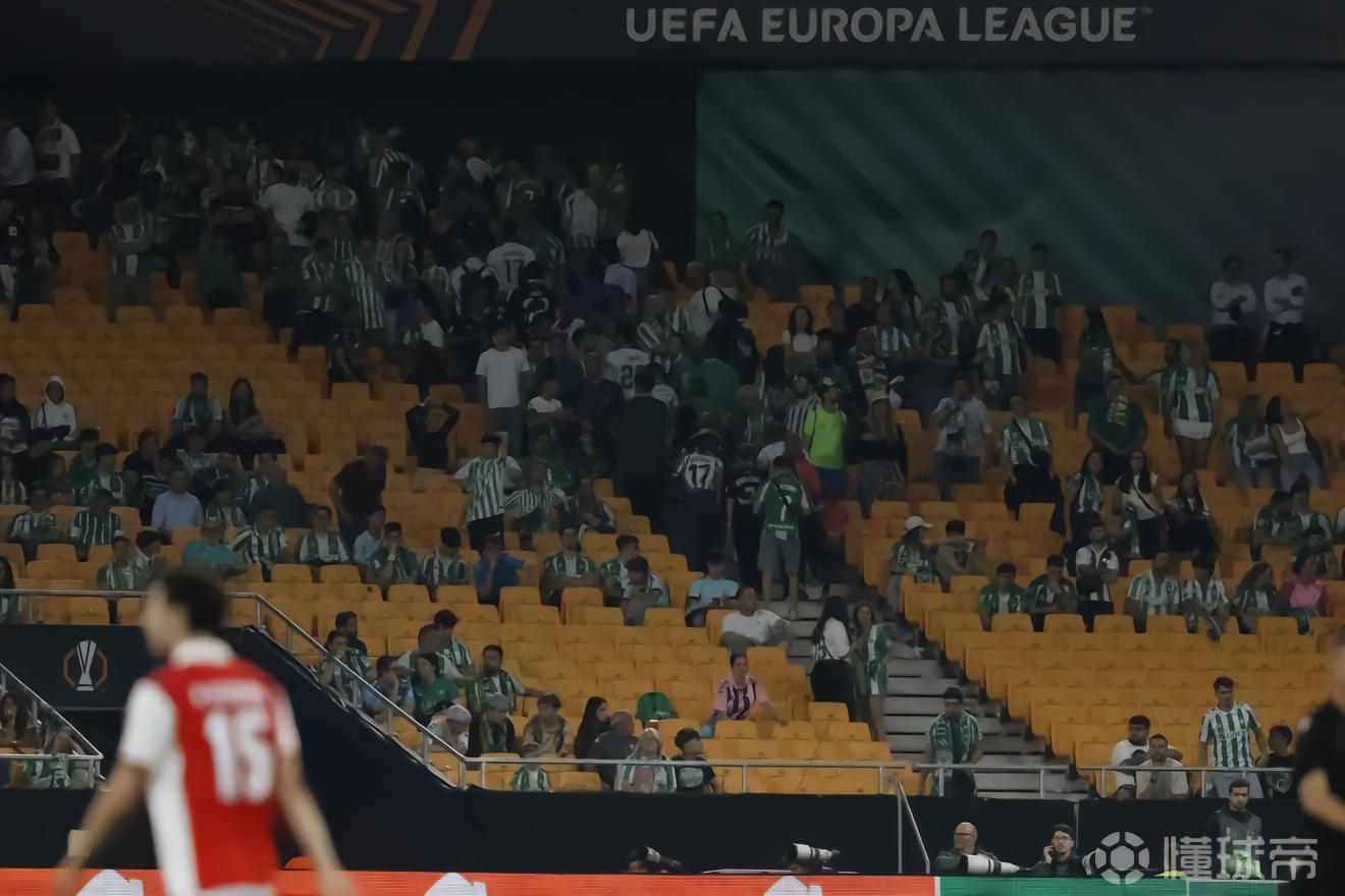 皇家贝蒂斯主场三次播放错误广播让球迷疏散，引发球迷不安