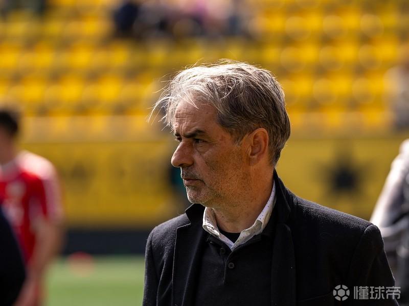 官方：前马拉加主帅冈萨雷斯突发心脏病进入ICU，目前情况稳定