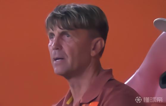 科林-贝尔：出线的基本目标已实现，姑娘们为球队付出了全部