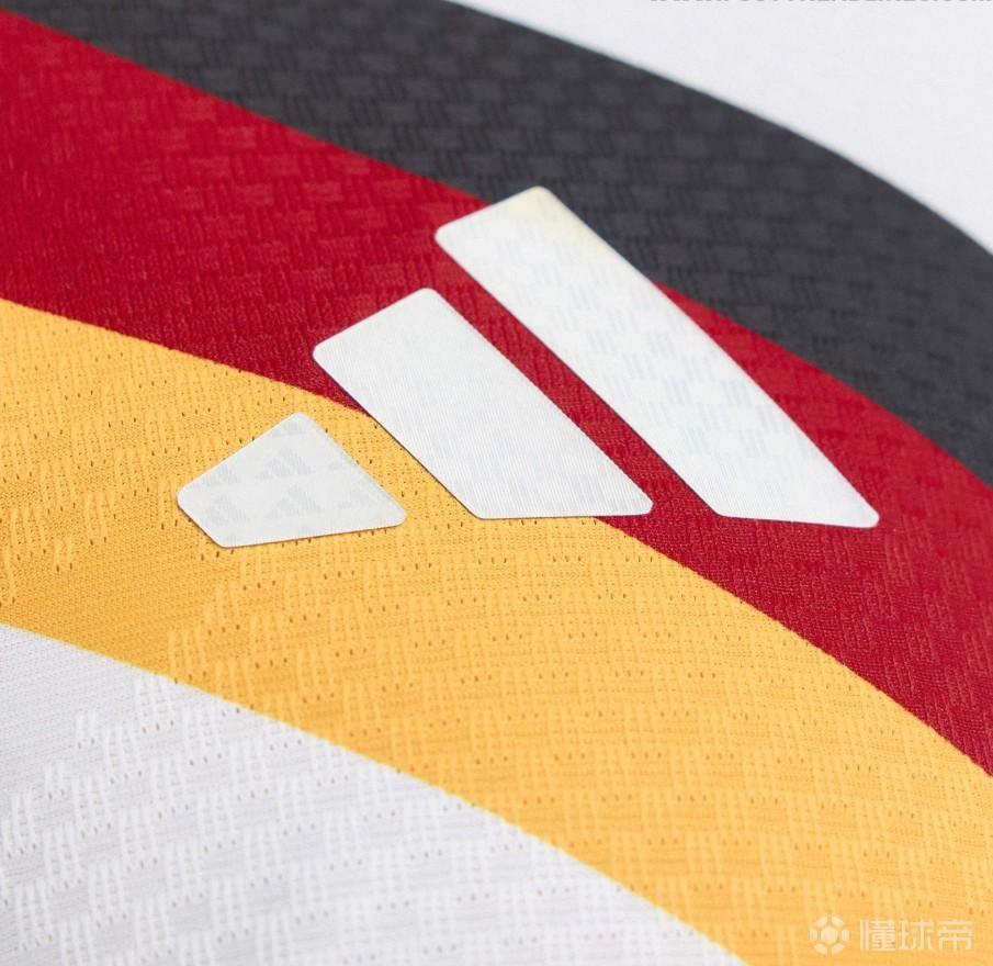 阿迪世界杯球衣将三道杠条纹融入球衣图案，可能违反FIFA规则