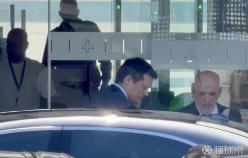 一起看网球？每体：特瓦斯在巴塞罗那与巴萨高层共进午餐