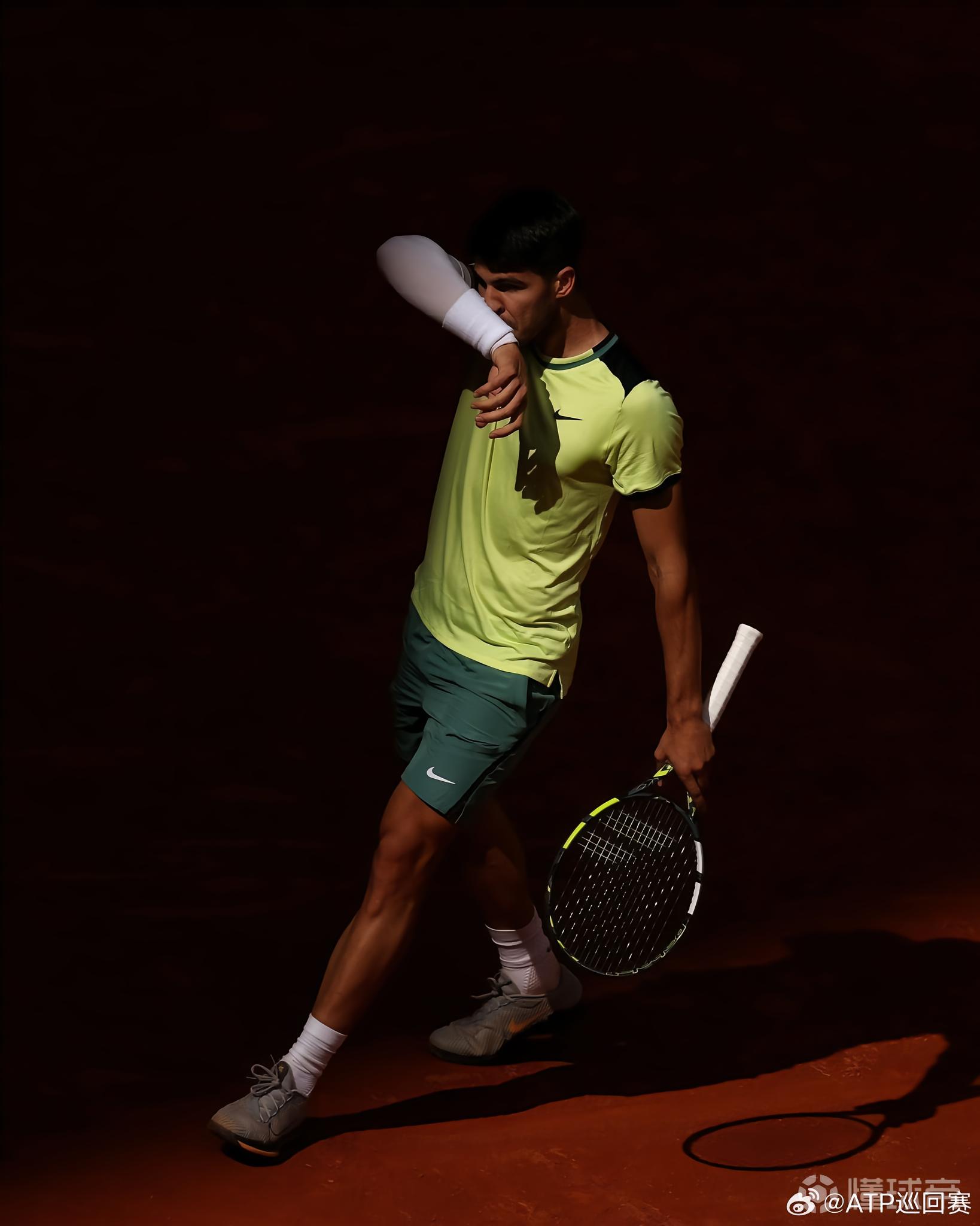 连续两年缺席，阿尔卡拉斯社媒自宣因伤退出马德里大师赛