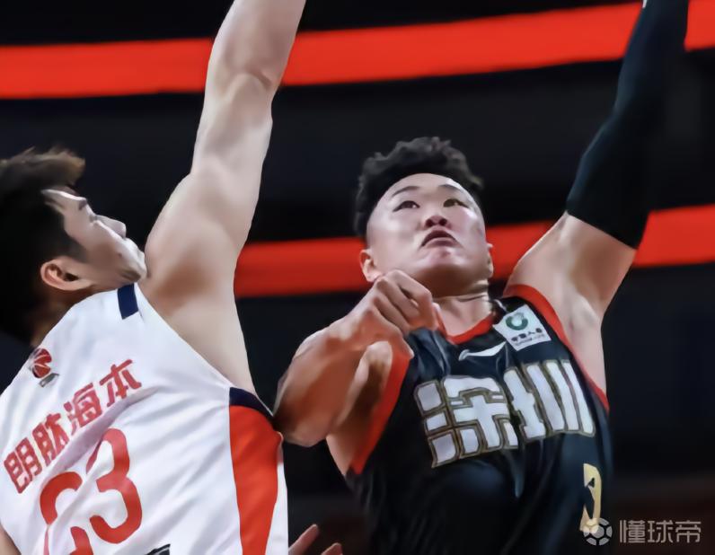 郑永刚：我认为贺希宁配得上常规赛MVP，这个奖项他实至名归