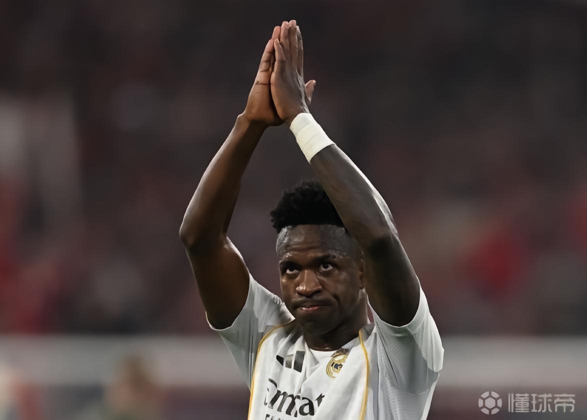 记者：维尼修斯经纪人想要更多钱，但皇马不会再提高任何报价