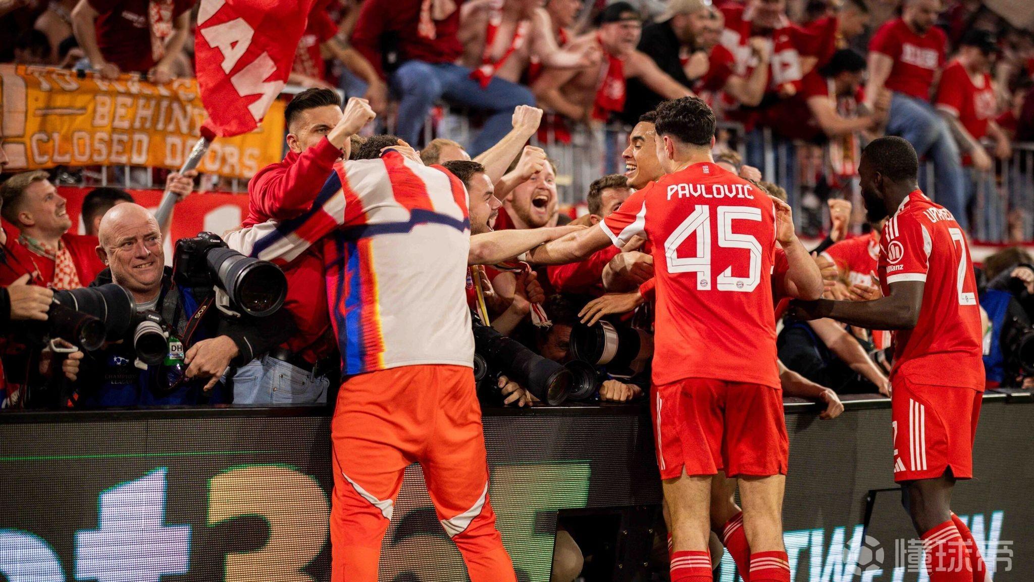 德天空：欧足联将调查球迷冲场致摄影师受伤事件，拜仁可能受罚