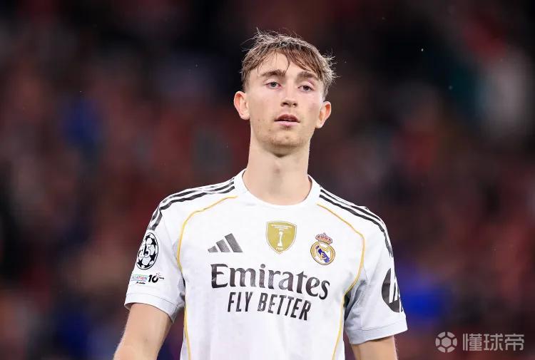 塞门约：赫伊森刚到樱桃就说明年去皇马，我们以为他在开玩笑