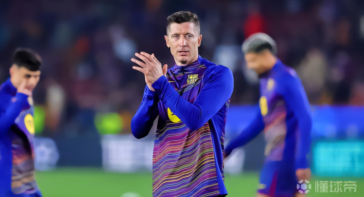 阿斯：莱万手握沙特丰厚合约，但地区冲突让他放弃前往的想法