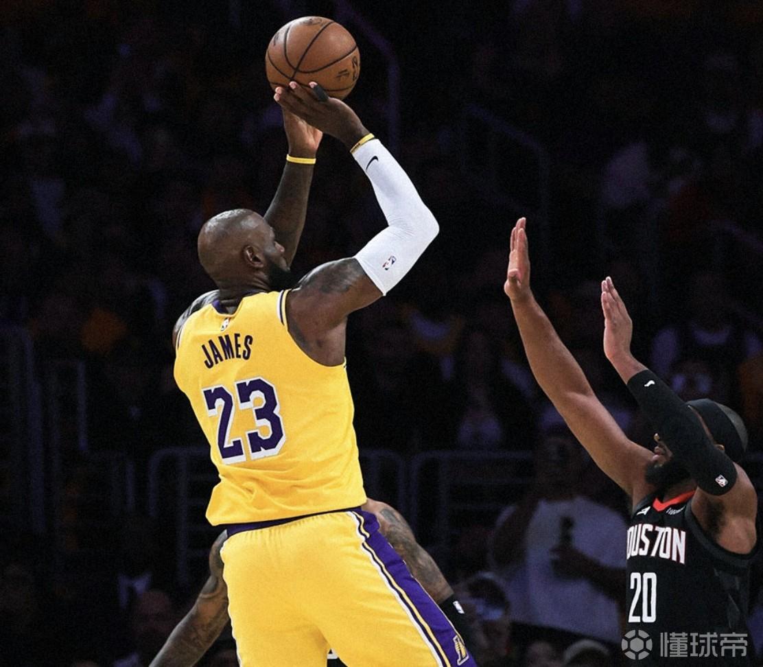 状态出色，詹姆斯首节8助攻创季后赛生涯及赛季新高