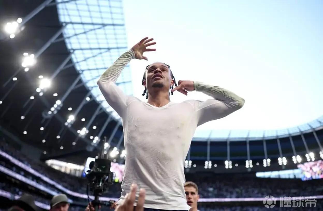 TA：西蒙斯敢于在重压状态拿球，他是热刺保级最核心的依靠