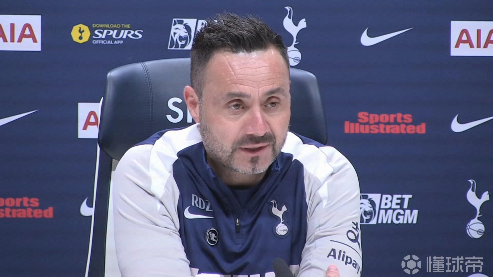 德泽尔比：西蒙斯有很强的特质，希望他能带着他的特质去踢球