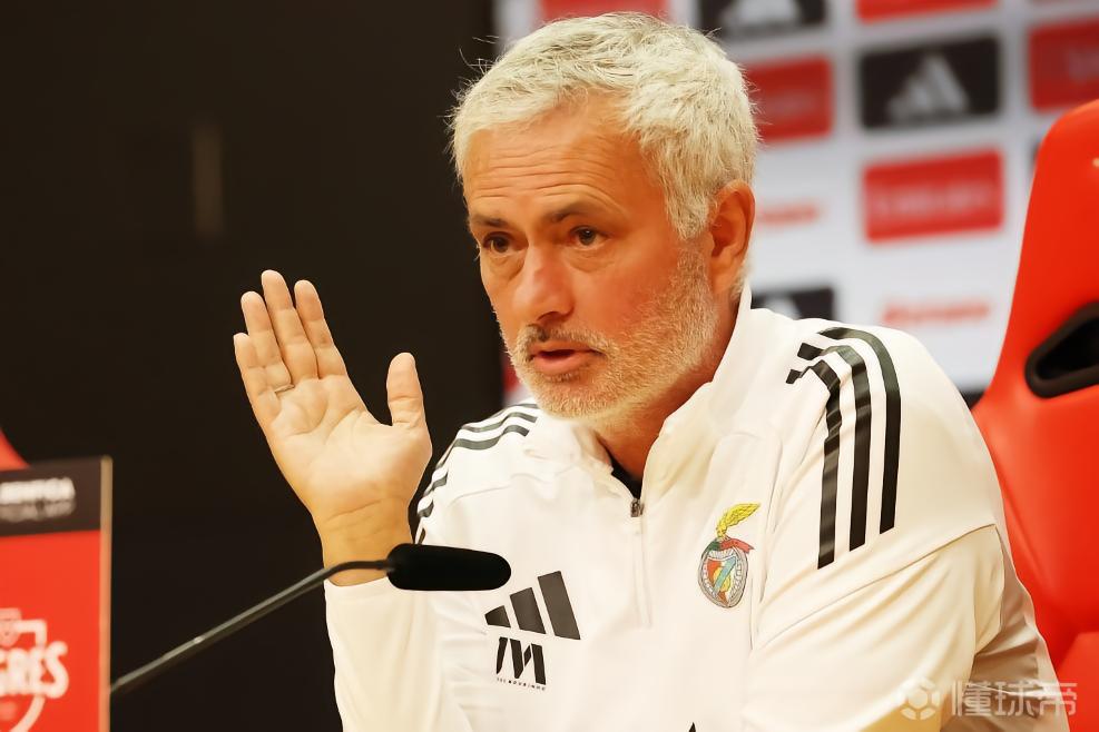 马卡：皇马尚未与穆里尼奥接触，若有机会穆帅会认真考虑