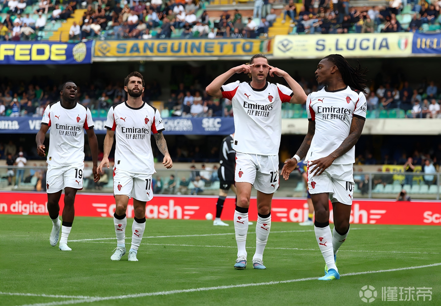 莱奥被换下场后向教练组抱怨：为什么总是我？