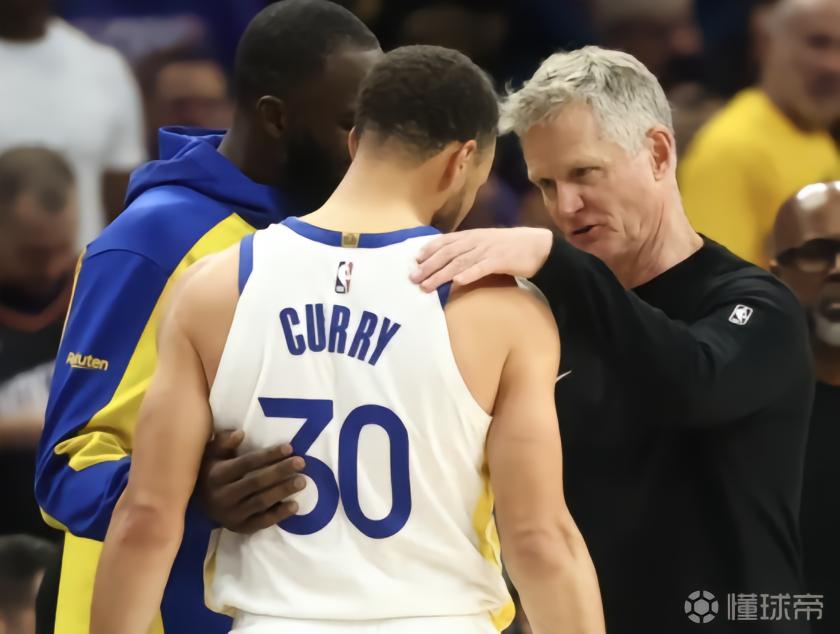 库里谈三人拥抱：我不知道意味着什么，只想珍惜一路上付出的一切