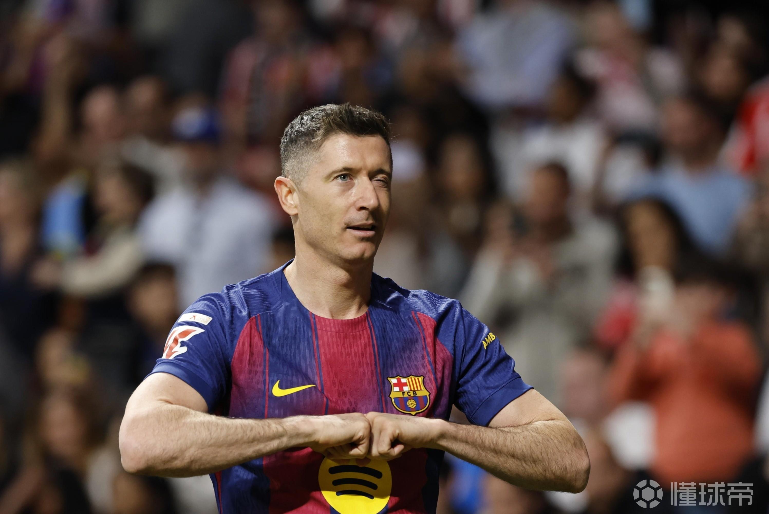 米体：莱万经纪人将与尤文高层会面，米兰同样在关注莱万