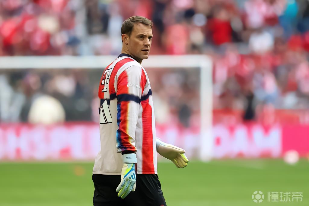 诺伊尔收获个人第13座德甲冠军，追平穆勒并列历史第一