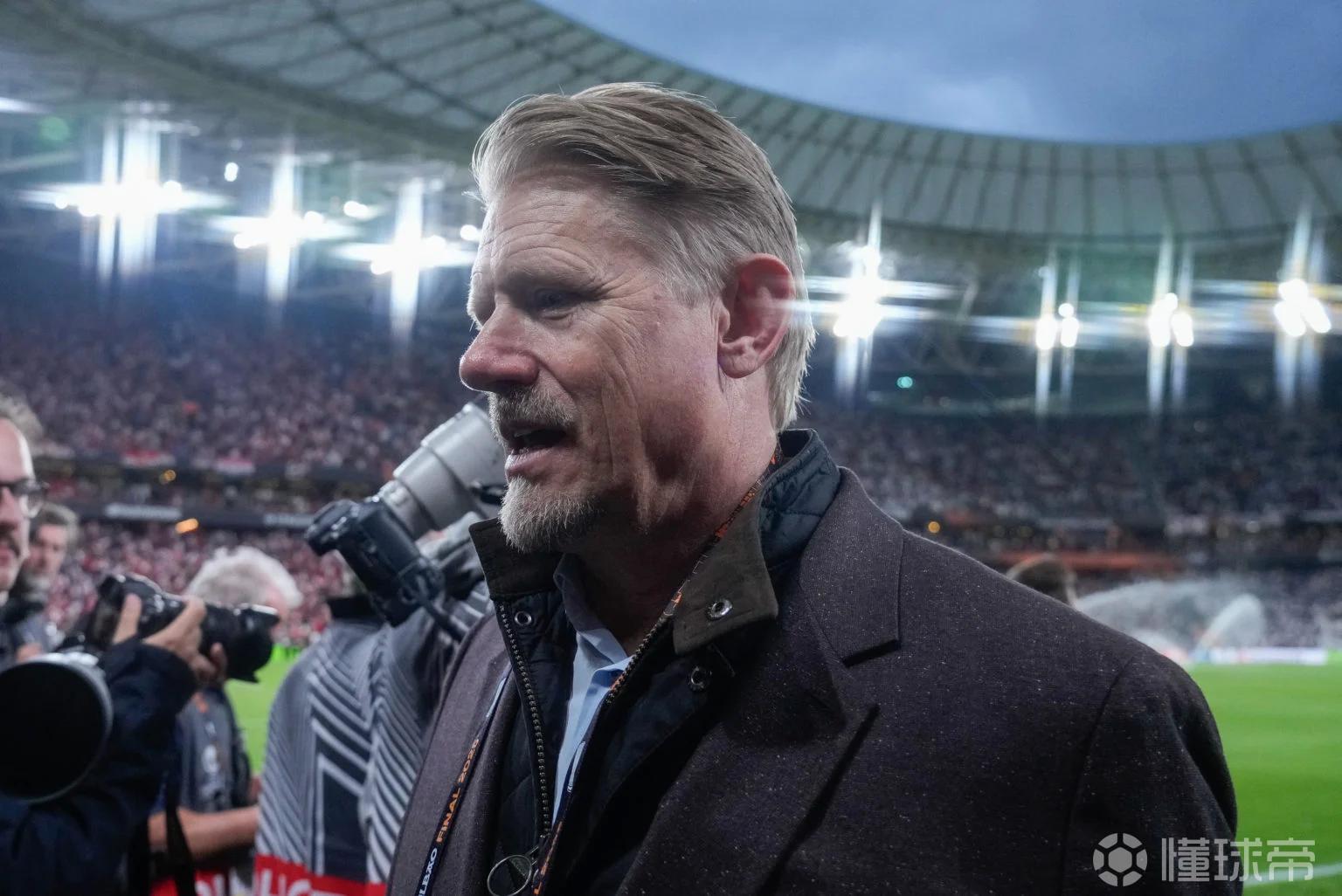 舒梅切尔：卡里克应正式执教曼联，没人能比他做得更好