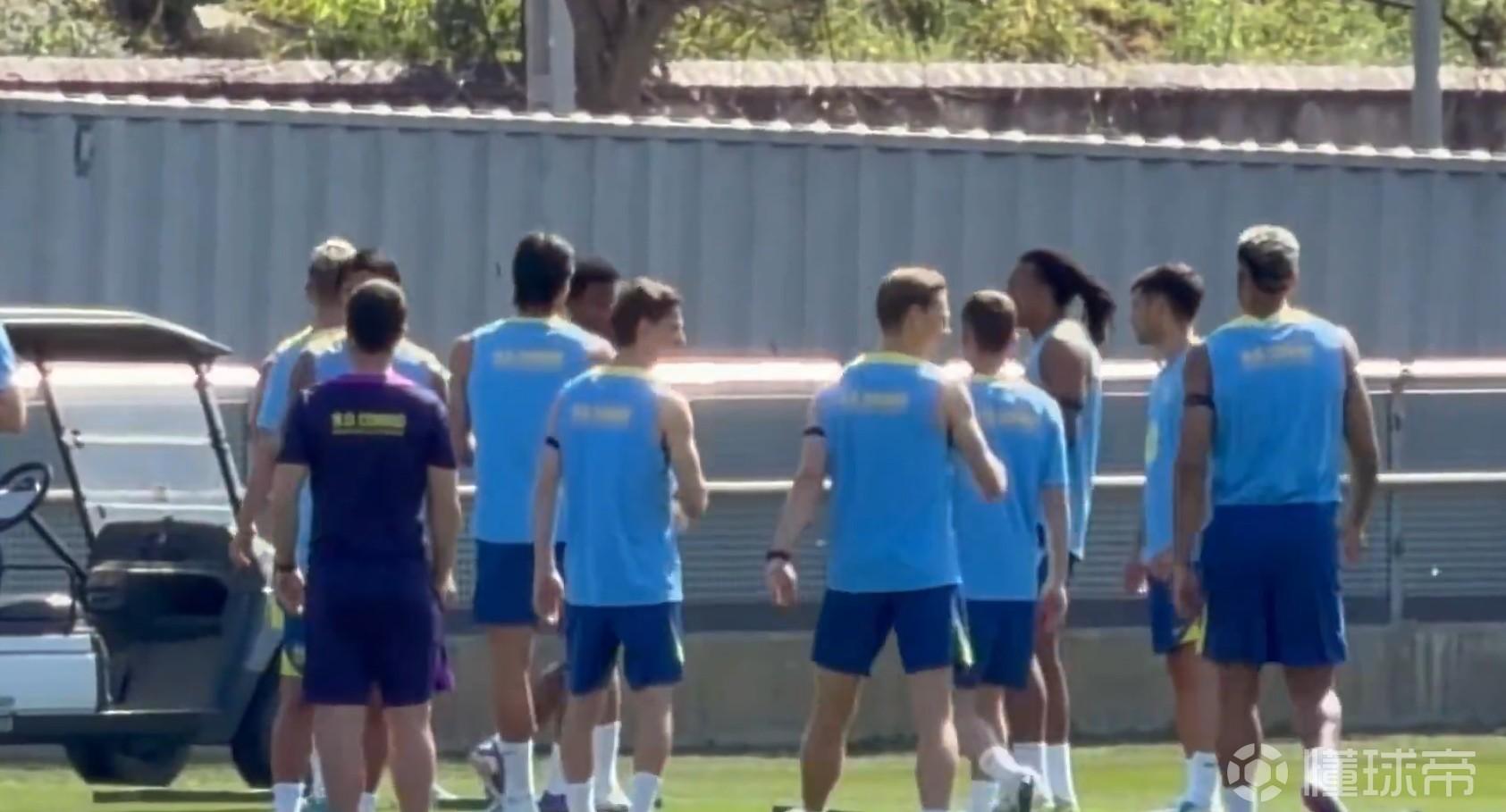 西媒：贝尔纳尔缺席巴萨赛前最后一练，其他可用球员均参与