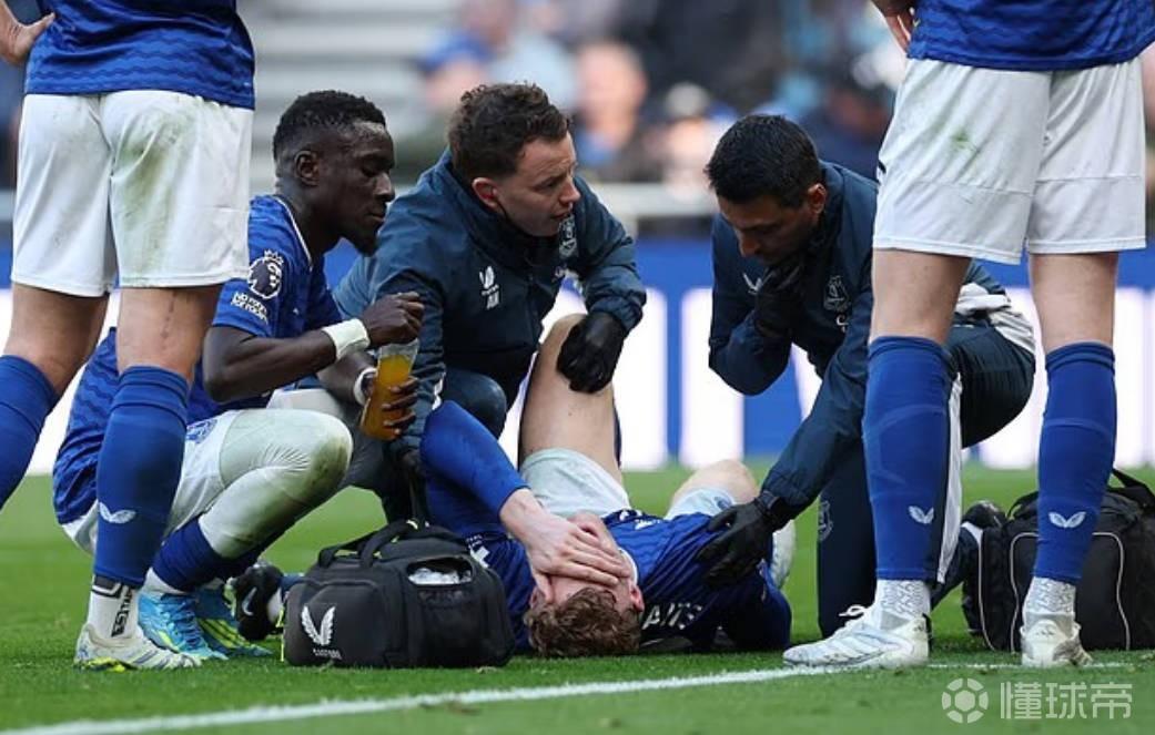 邮报：埃弗顿后卫布兰斯韦特缺席本赛季剩余比赛，无缘世界杯