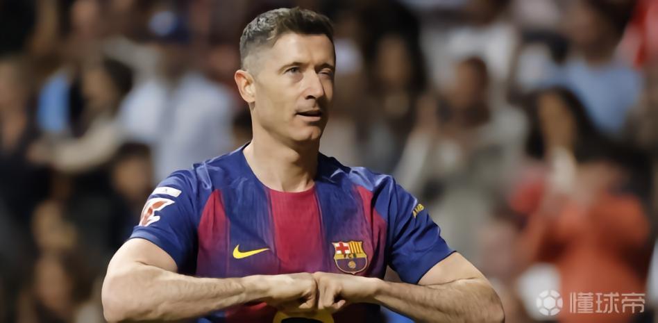 斯基拉：尤文将在未来几天会面莱万，愿提供600万欧年薪签1年