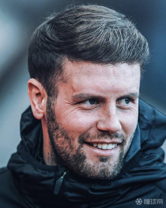 许尔策勒英超战英籍主帅8胜2平，不败纪录仅少于斯科拉里11场