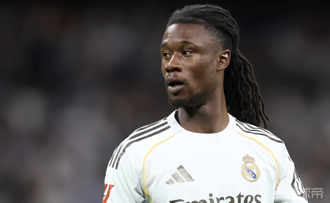 欧冠出局的情绪未平息，卡马文加在对阵阿拉维斯的比赛中被嘘