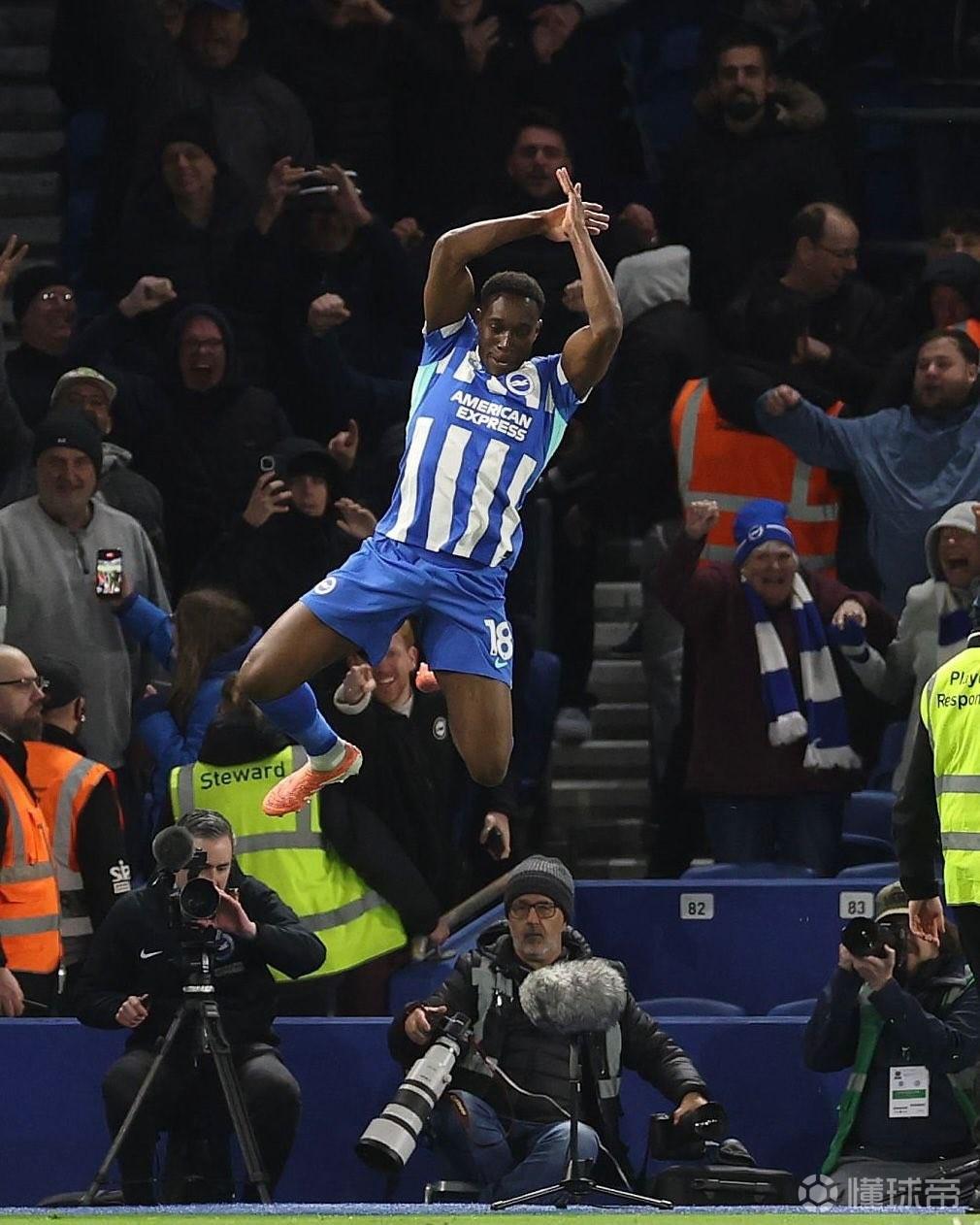 越老越妖，维尔贝克晒Siu庆祝照片并艾特C罗