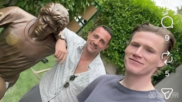 融入城市，麦克托米奈在自家花园里放了一尊马拉多纳的雕像