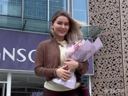 心情不错，米特里策携家人出游并为妻子庆生