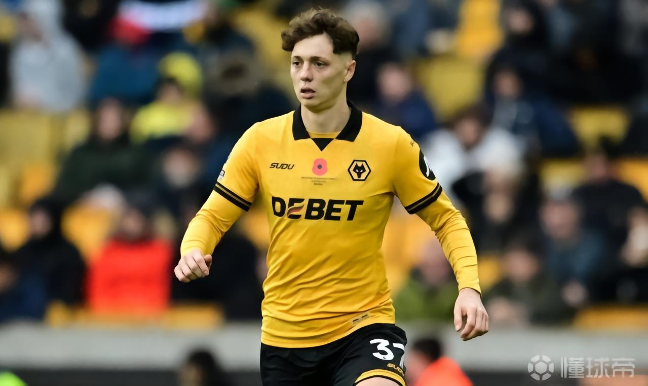 记者：巴黎关注克雷伊奇，狼队降级球员解约条款将被激活