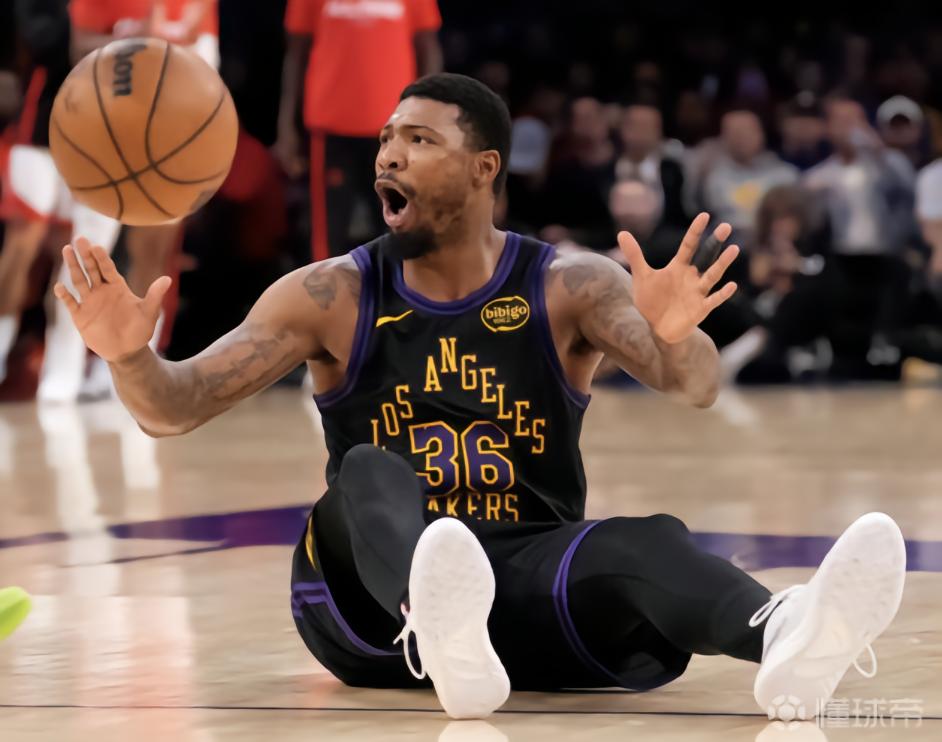 斯马特：防守杜兰特确实非常困难，我们互相信任提升攻防表现