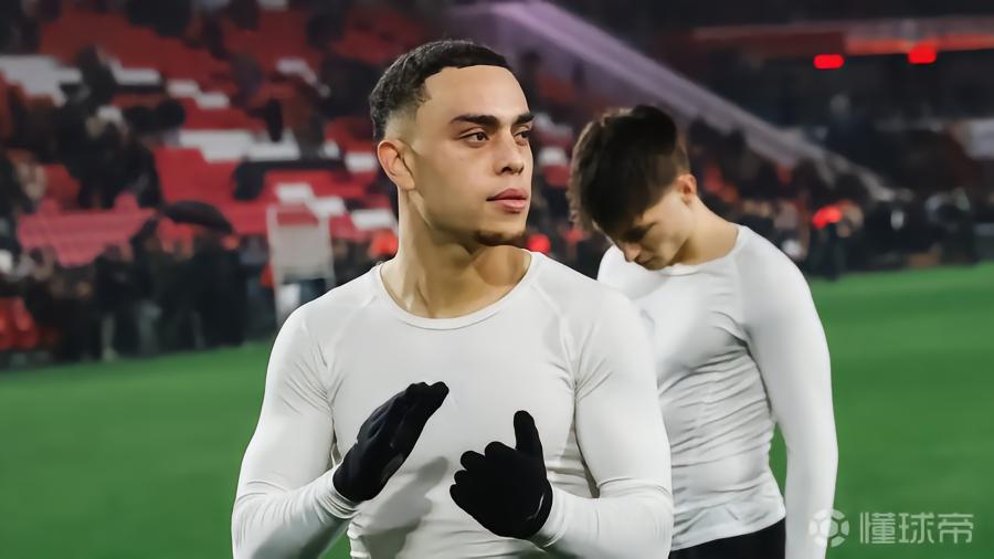 德斯特：阿劳霍与德容都说不理解巴萨为何要卖掉我