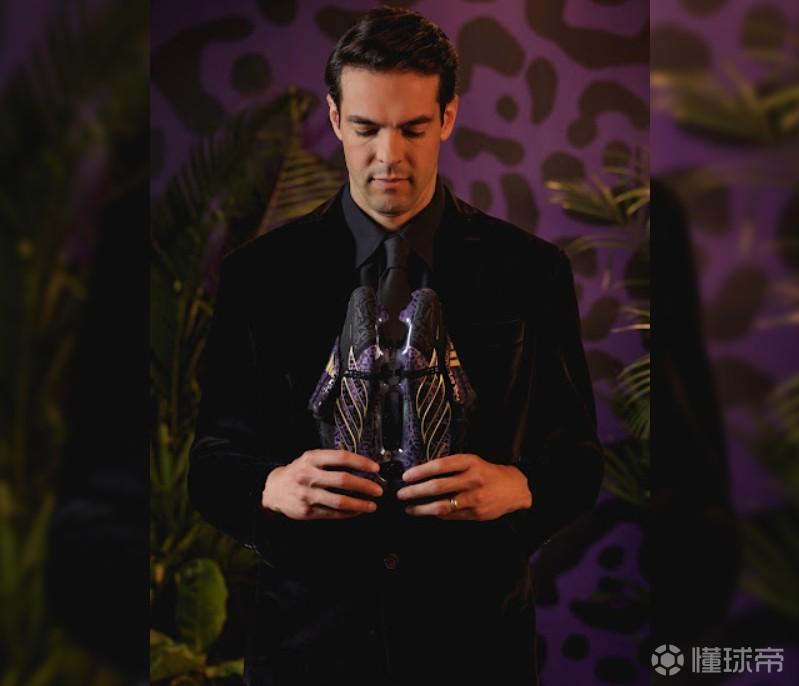 致敬传奇，阿迪达斯官方发布2026卡卡签名款猎鹰球鞋